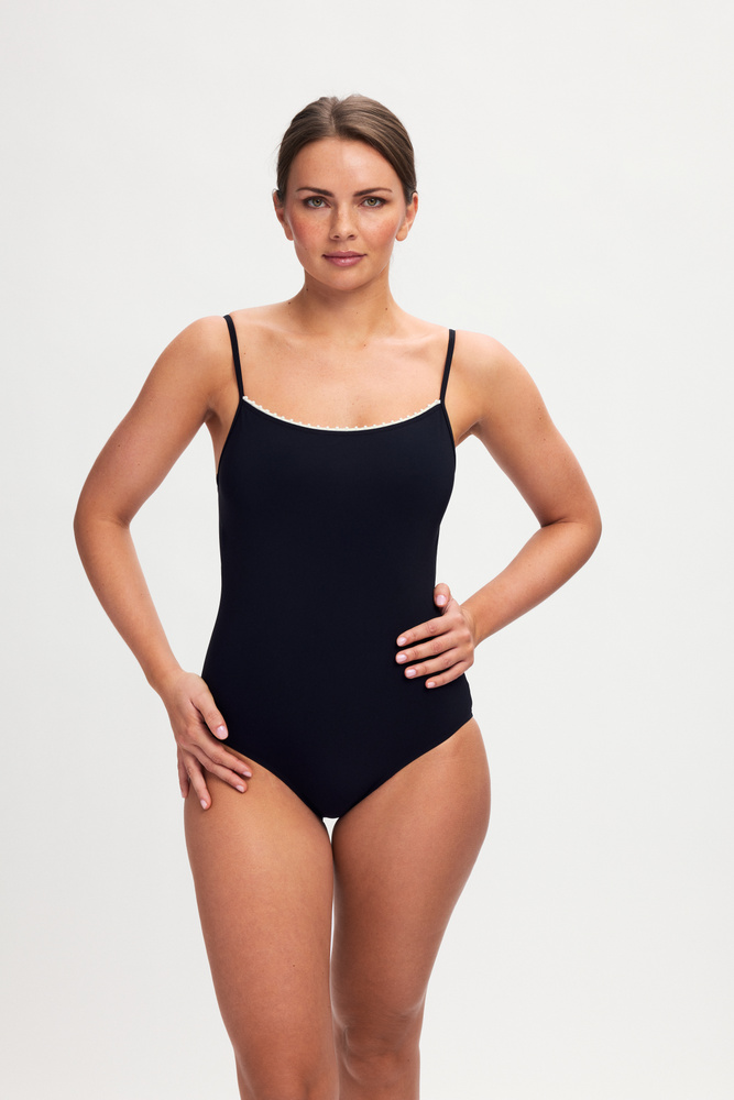 Vineyard Trim Midnight